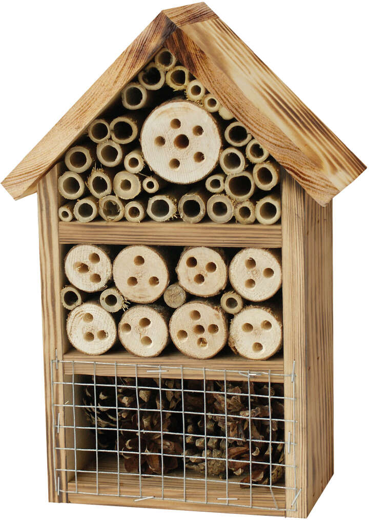 Insektenhotel mit geflämmtem  Holz